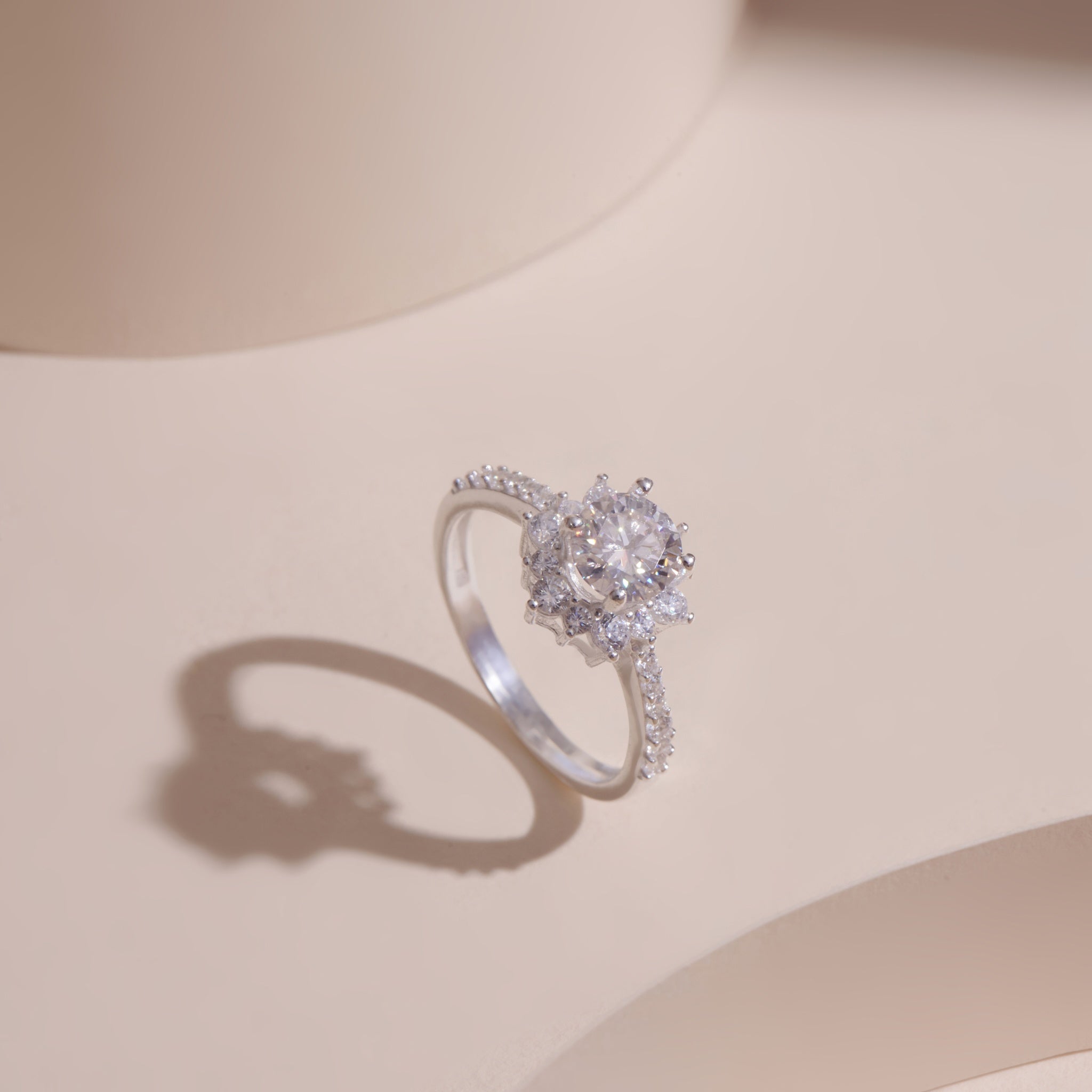 Gemor 18K Celestial Flower Ring