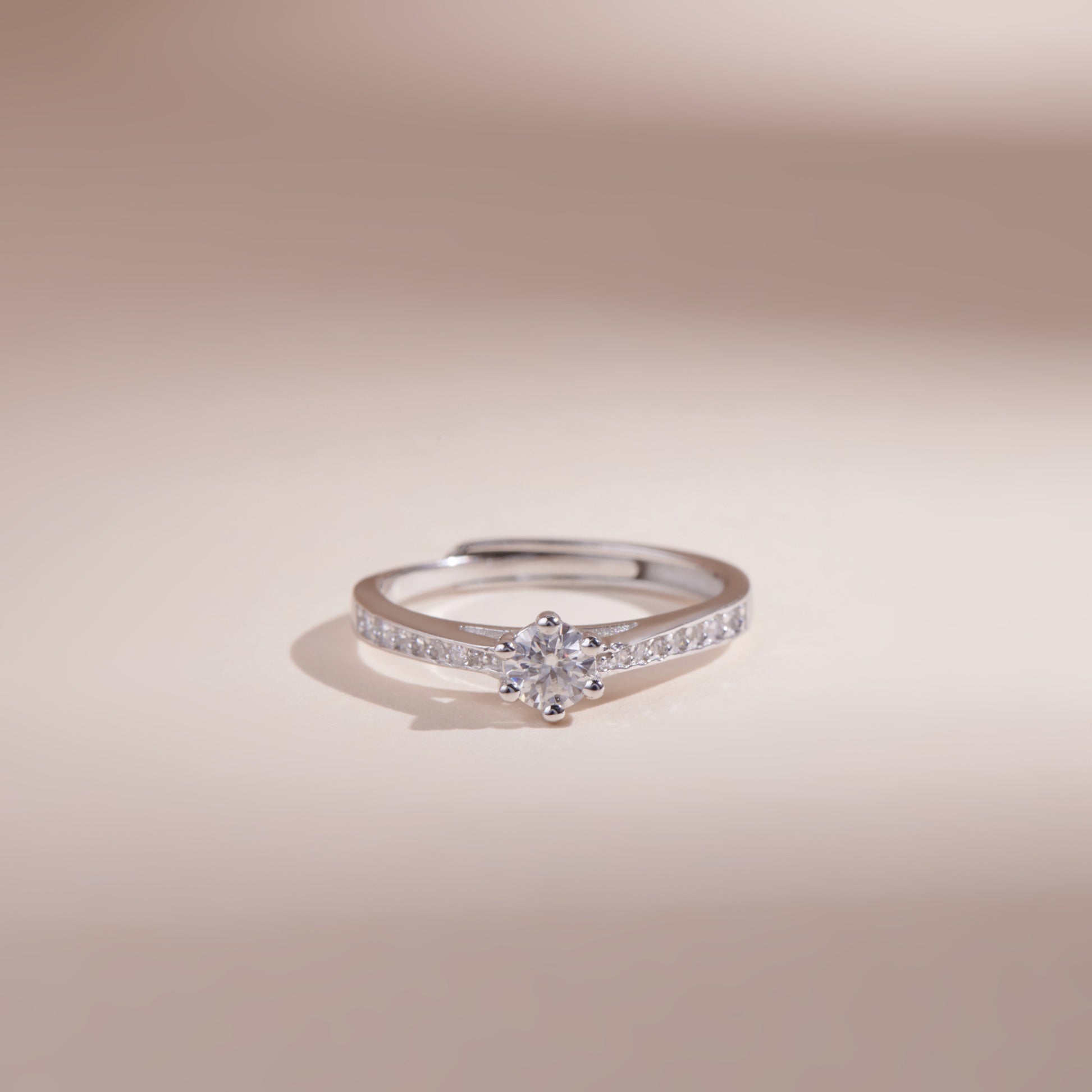 Gemor 18K Diamond Wedding Ring