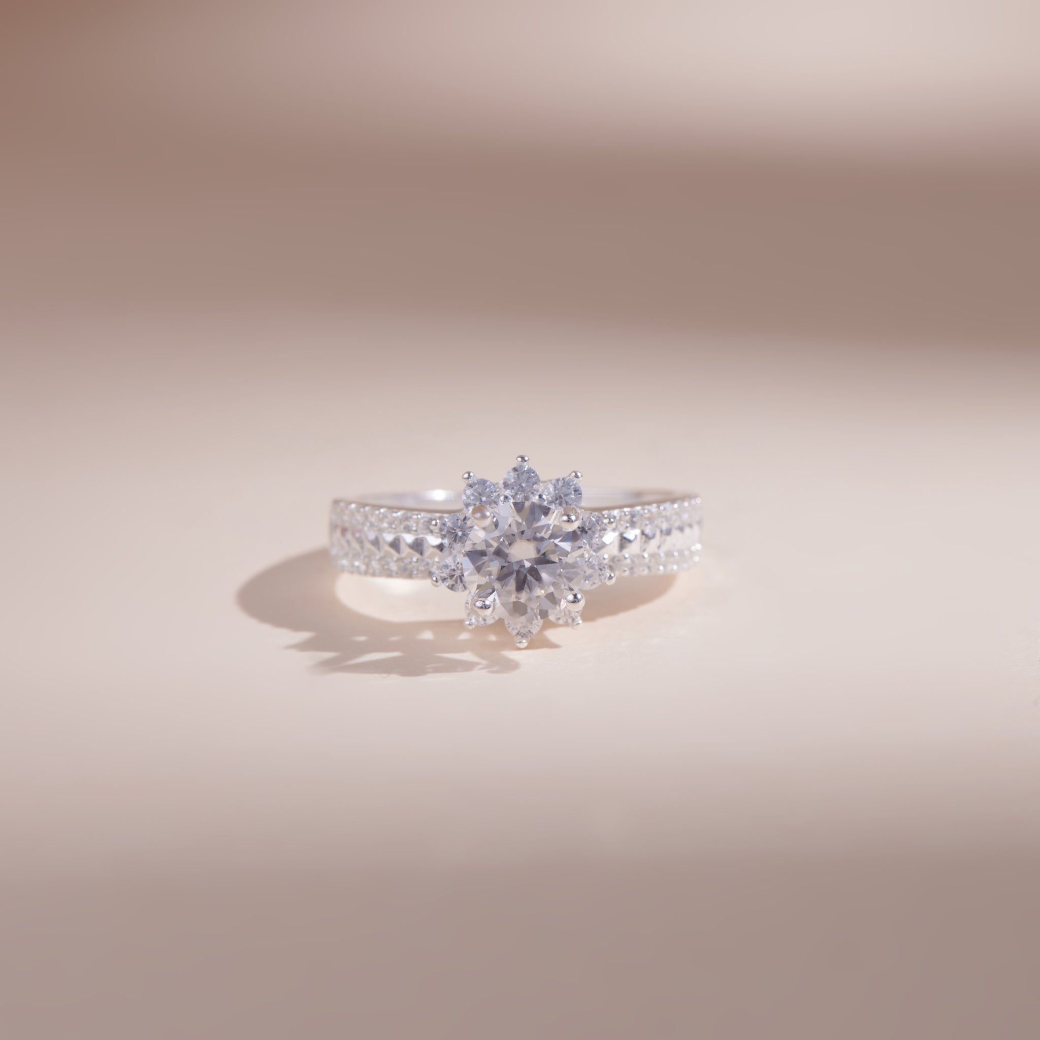Gemor 18K Flower Diamond Ring