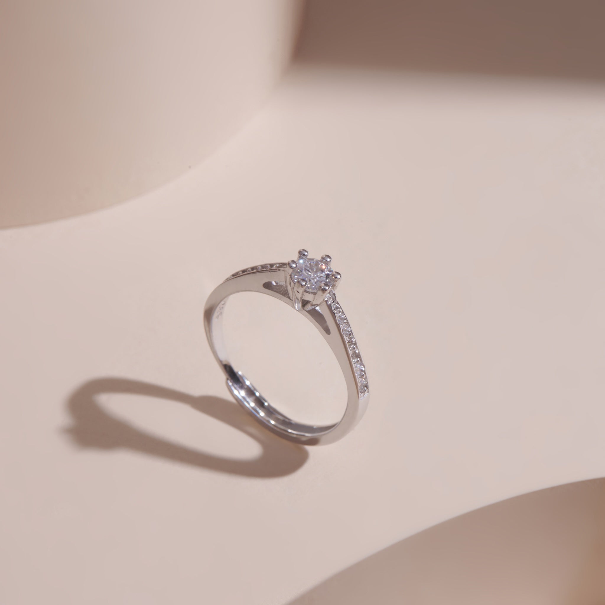 Gemor 18K Diamond Wedding Ring