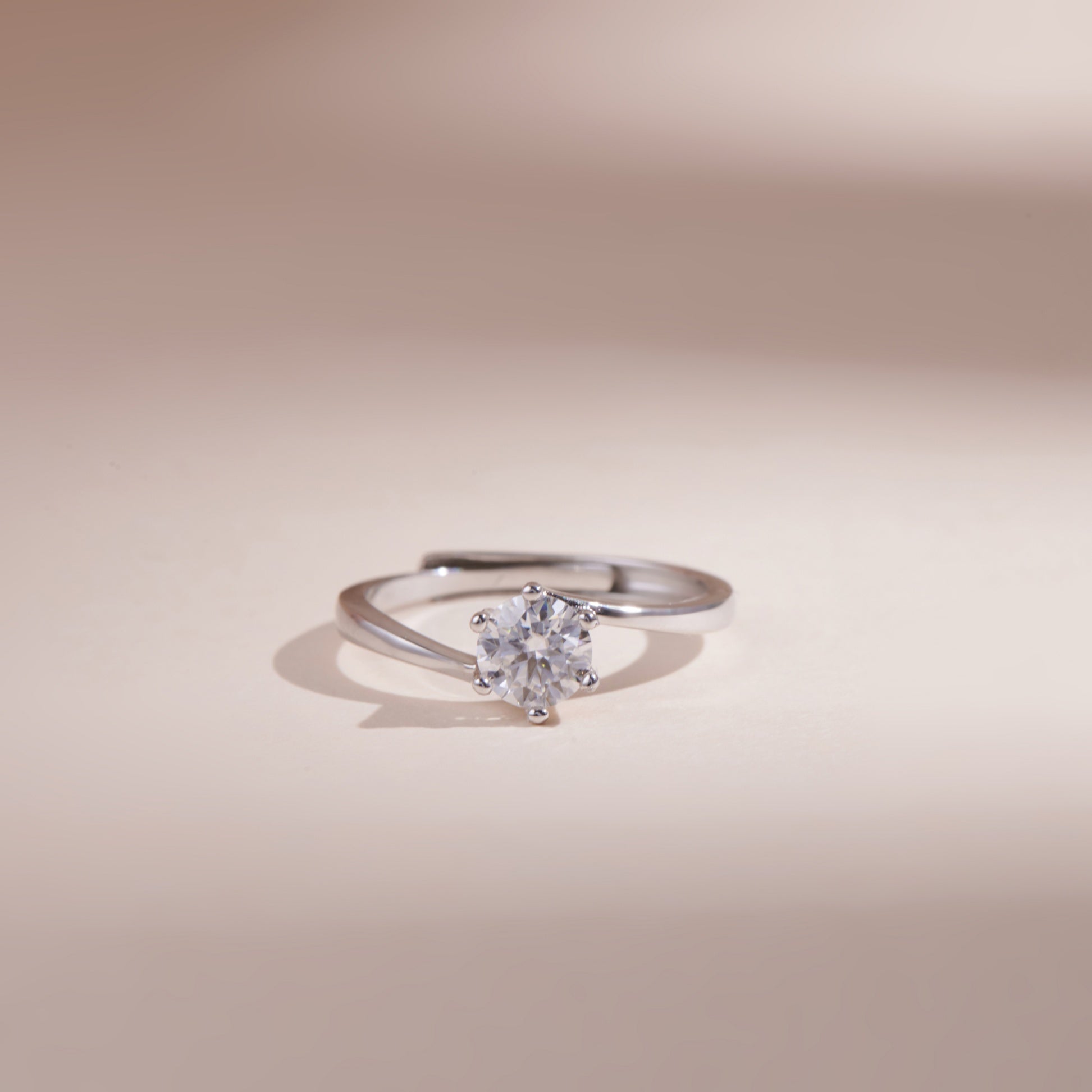 Gemor 18K Diamond Embrace Ring