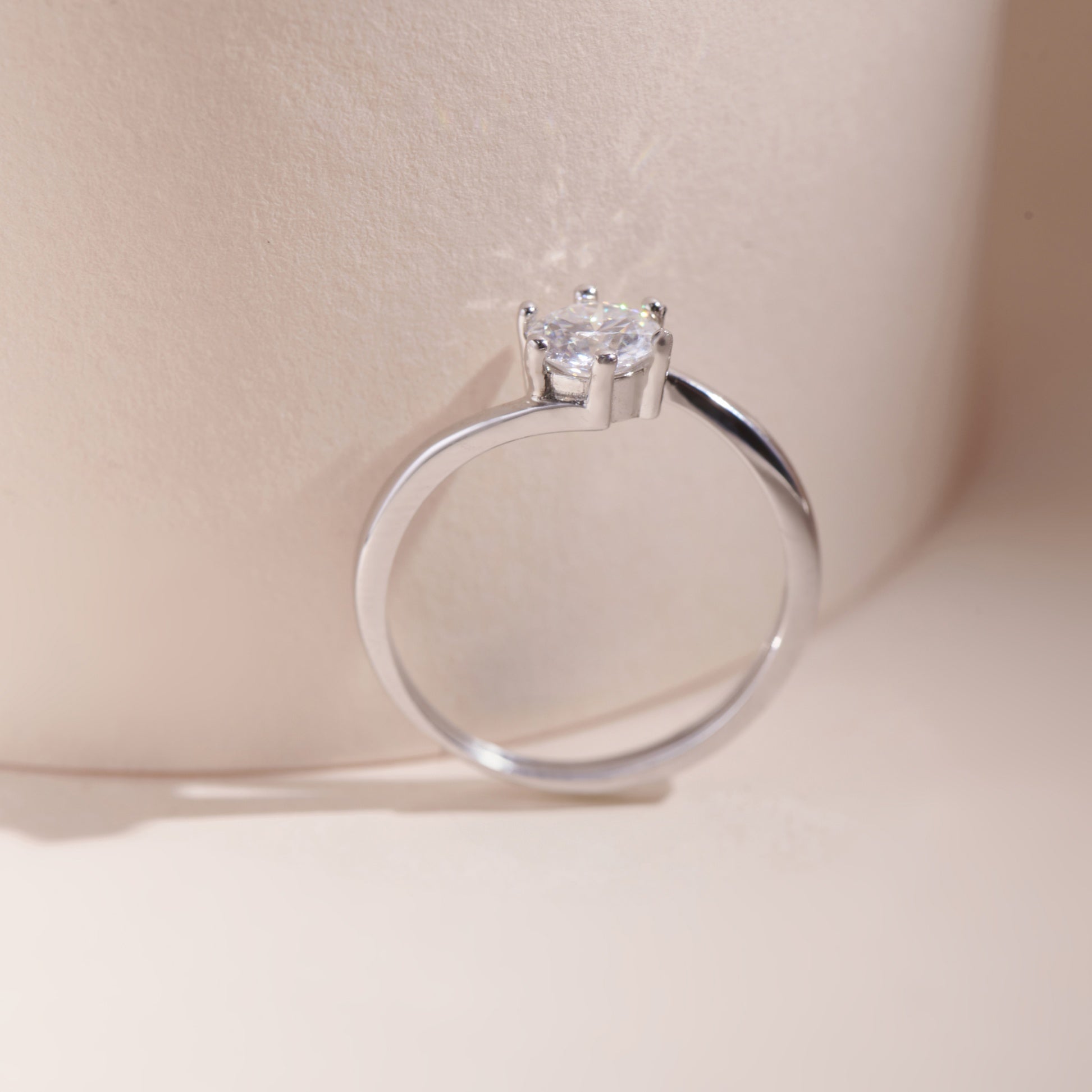 Gemor 18K Diamond Embrace Ring