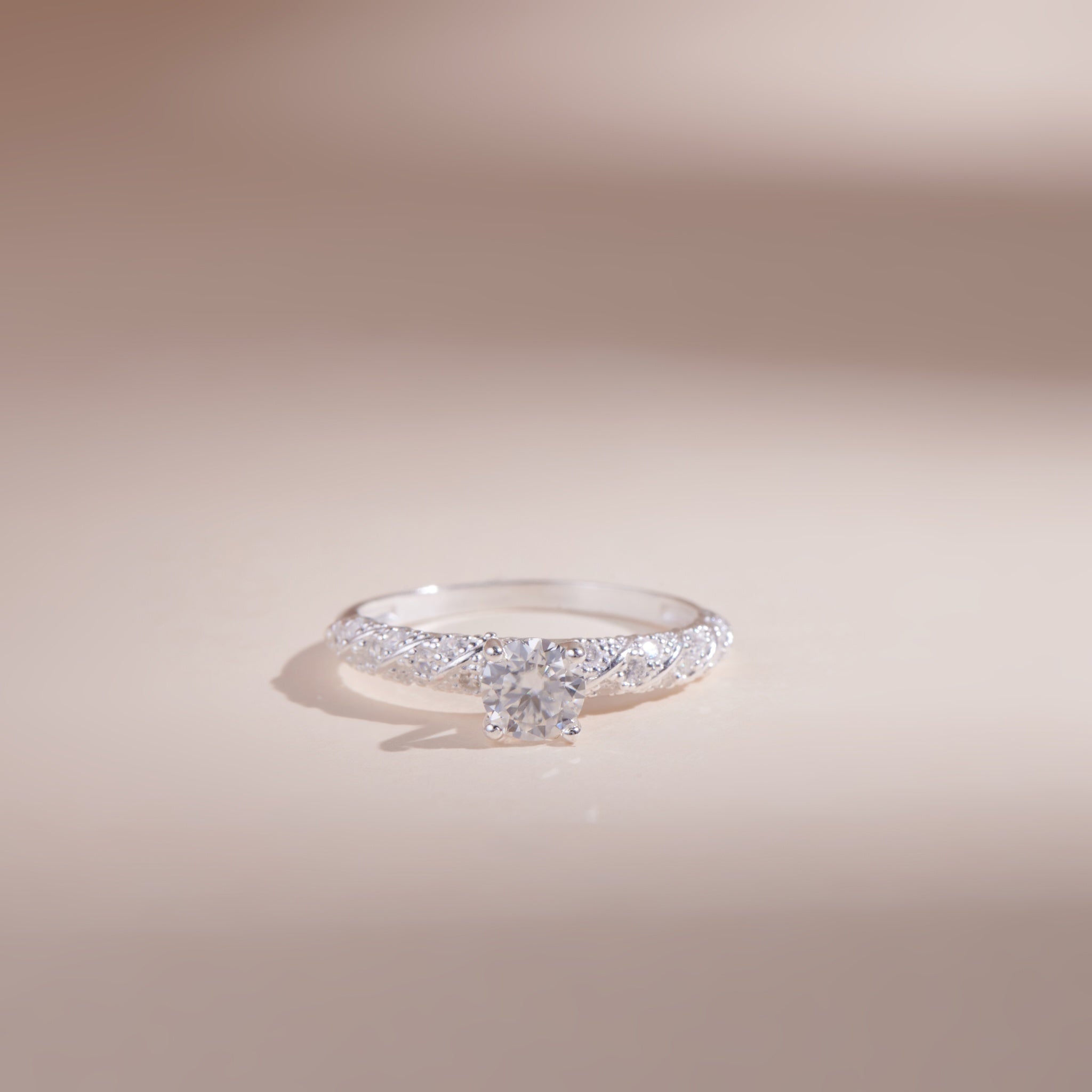 Gemor 18K Celestial Diamond Ring