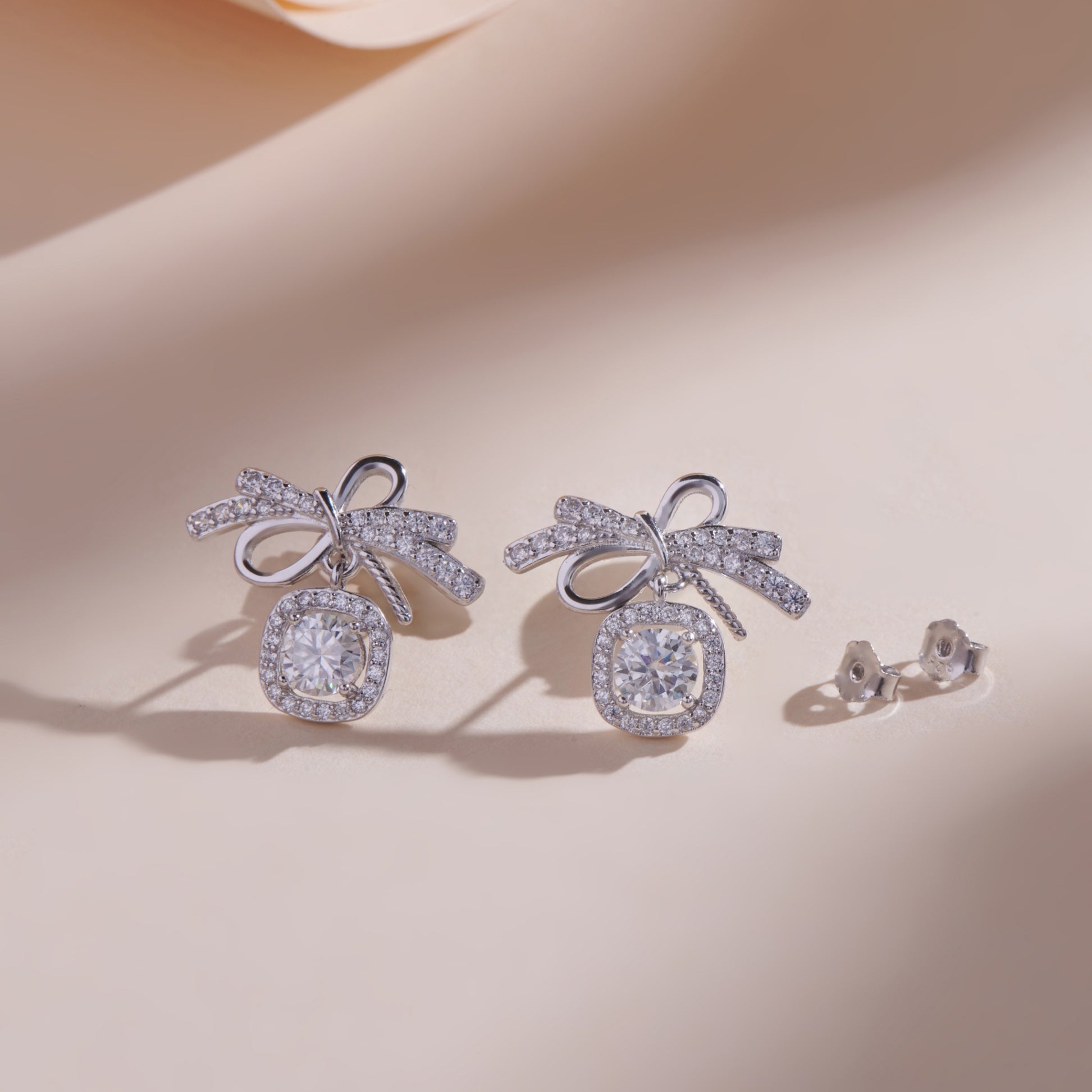 Gemor 18K Bowtie Lucky Earrings